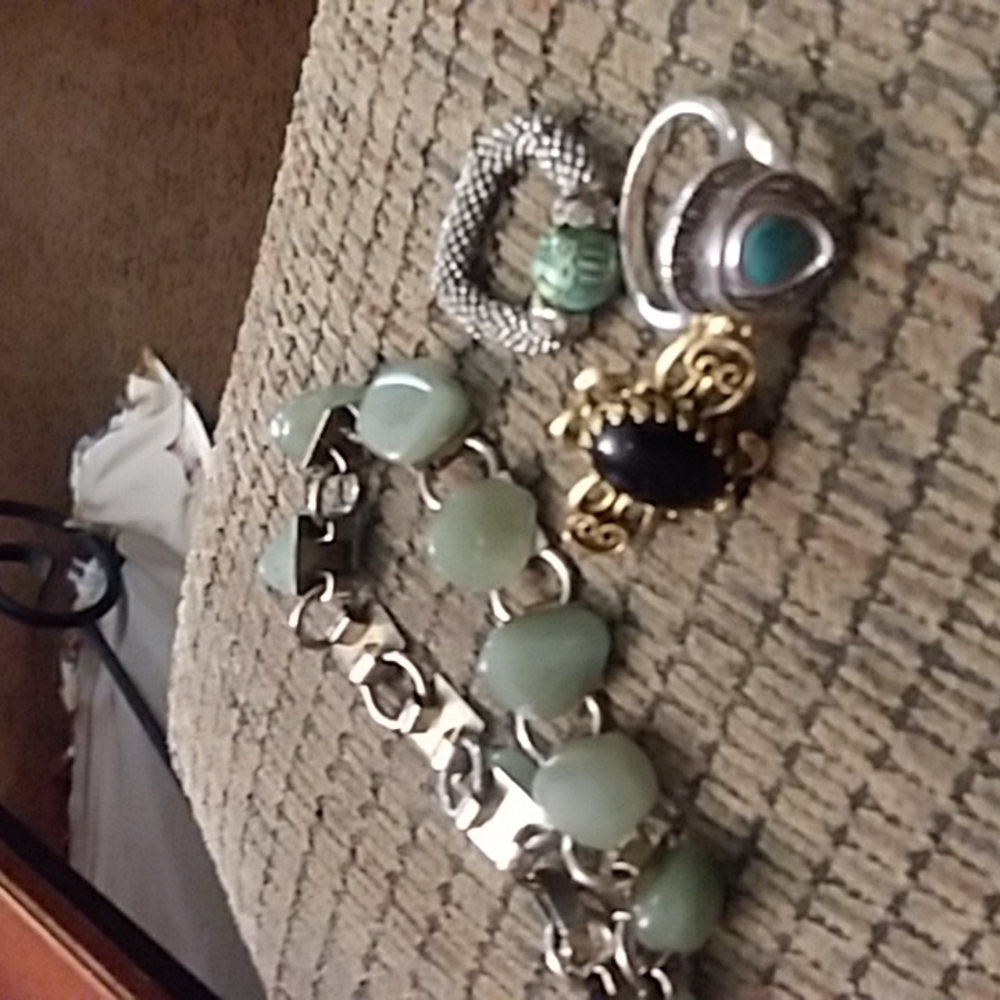 Green  rings and bracelet  clip